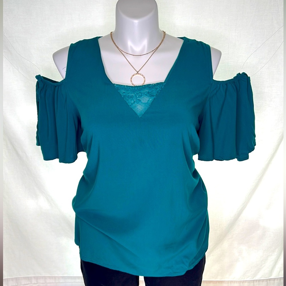 Cold Shoulder flutter sleeve blouse with lace
